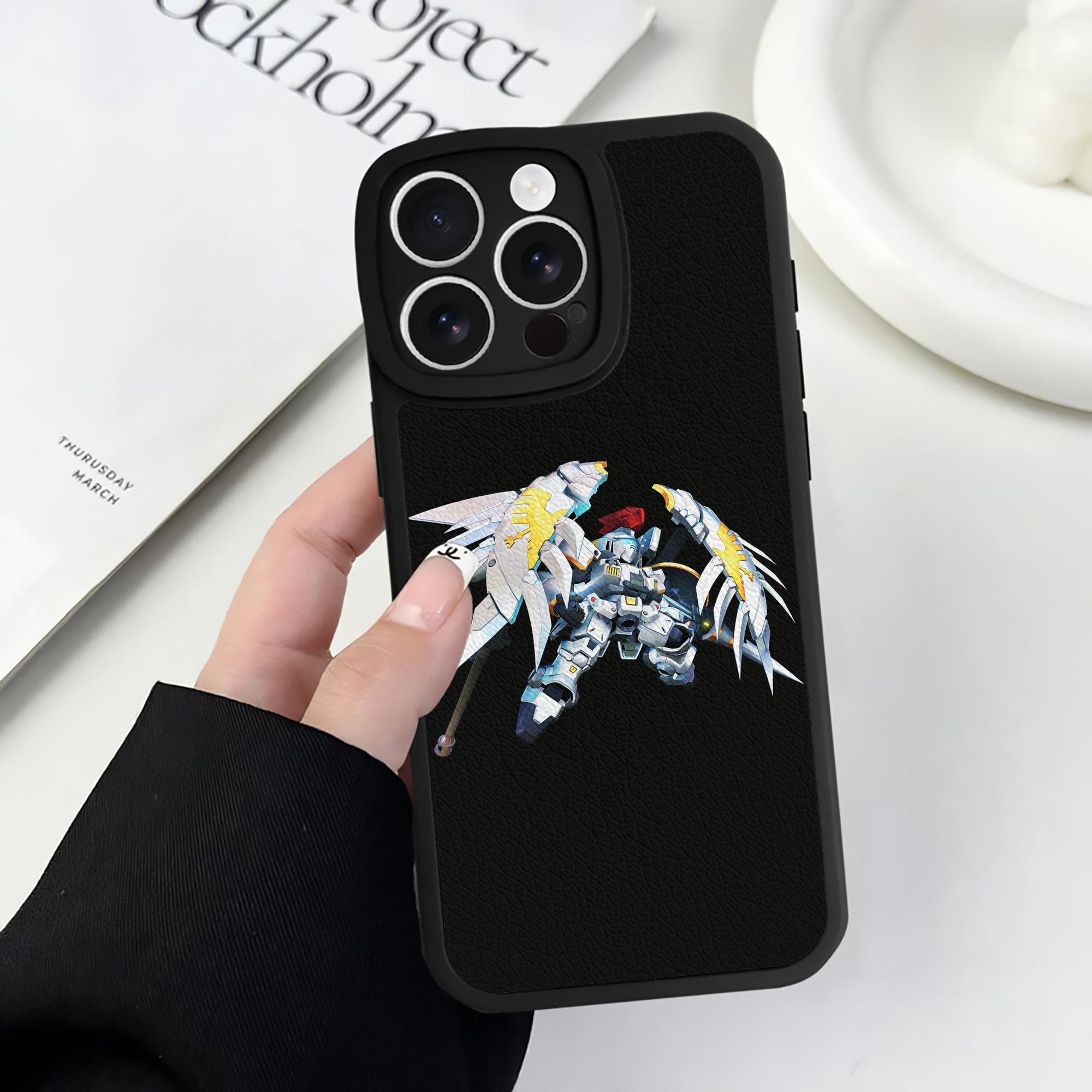 （画像用） 機動戦士ガンダム Mobile Suit Gundam 【iPhone 16シリーズ対応】シリコンスマホケース（レザー調） 材質：シリコン